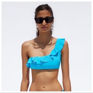 NWT. Zara Blue Non-padded Bikini Top. Size M.